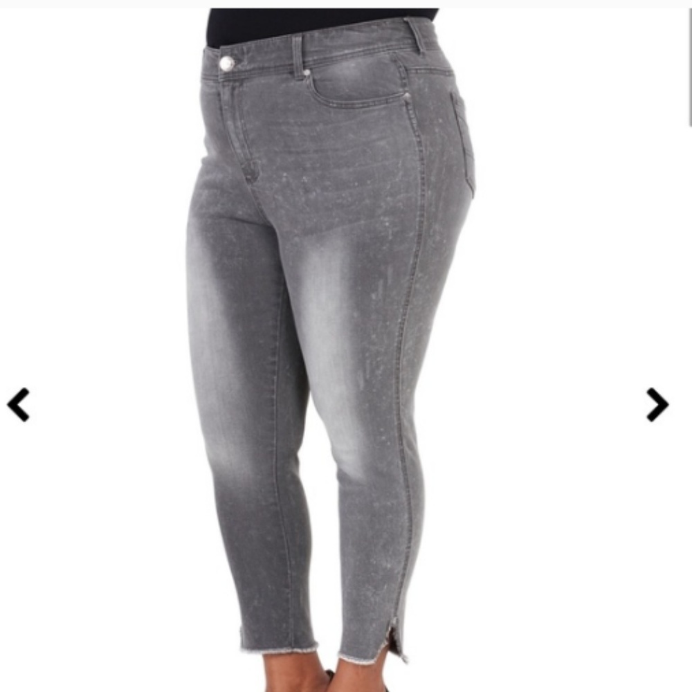 Seven7 NWT High Rise Ankle Legging Jeans